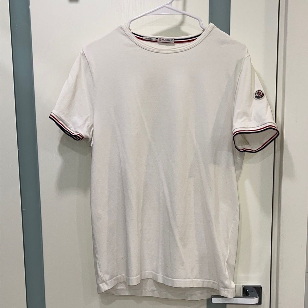 🚨SEND OFFERS🚨Moncler Classic White Tee with Logo Accent